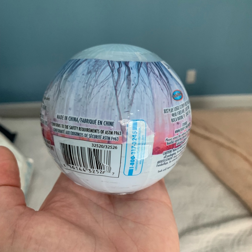 Frozen II Mini Collectible plush surprise globe - Picture 5 of 5